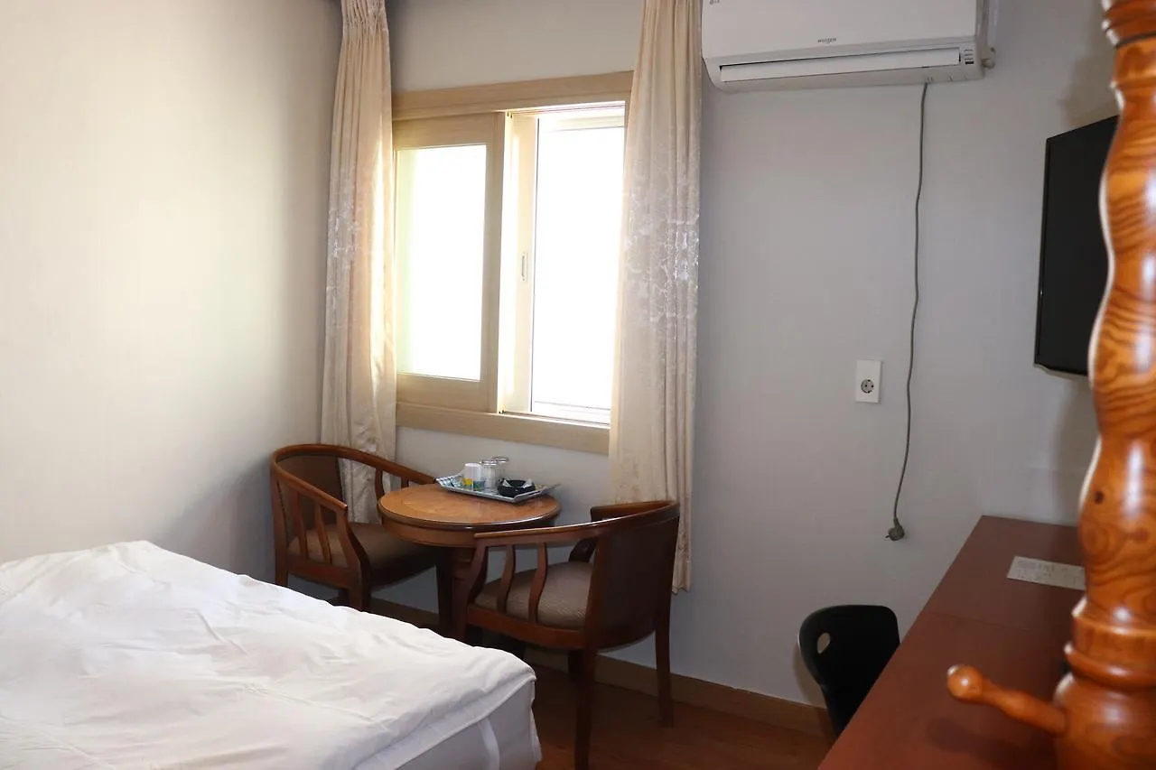 Orasung Motel Jeju